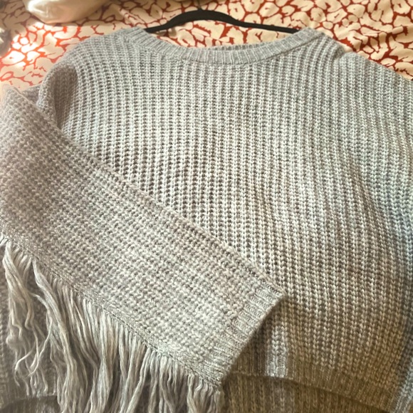 Cute knitted, fringe sweater. - Picture 1 of 3